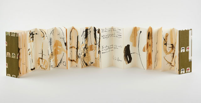 Etel Adnan. Untitled, 1965. Folded leporello book, 21.2 x 243.2 cm. Courtesy the artist and Sfeir-Semler Gallery, Hamburg / Beirut. Photo: Volker Renner, Hamburg.