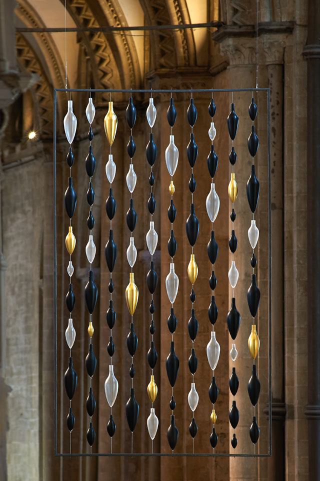 Baldwin & Guggisberg. You, Me and the Rest of Us, 2018 (location: North Aisle). Free-blown and cold-worked glass, gold leaf and steel. © Christoph Lehmann.