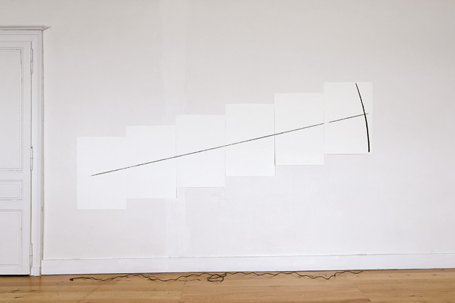 Anthony McCall. Five Minute Drawing, 1974/2007. Musée de Rochechouart, 2007.