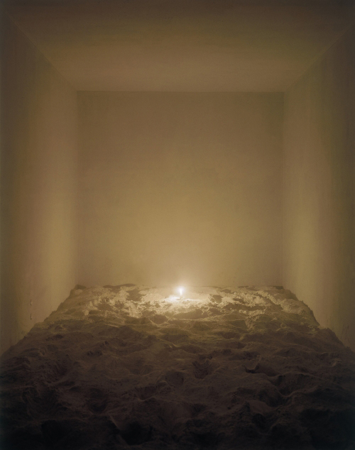 Cildo Meireles. Volatile, 1980-94/2008. Talcum Powder, candle, gas scent, 350 x 700 x 900 cm. © Cildo Meireles