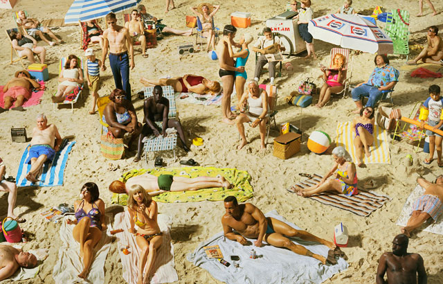 Alex Prager. Crowd #3 (Pelican Beach), 2013. © Alex Prager Studio and Lehmann Maupin, New York and Hong Kong. Courtesy Alex Prager Studio, Lehmann Maupin, New York and Hong Kong.