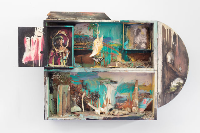 Carolee Schneemann. Native Beauties, 1962-64. Wooden box, photographs, Limoges cup, bones, dead bird, oil paint, glass shards, twig, paper, and wood, 26 x 41 x 5 ½ in (66 x 104.1 x 20 cm). © 2017 Carolee Schneemann. Courtesy the artist, P.P.O.W, and Galerie Lelong, New York.