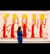 Rose Wylie, NK (Syracuse Line-up), 2014. Courtesy private collection, Choi&Choi Gallery and Jarilager Gallery. Installation view, Rose Wylie: the Picture Comes First, Royal Academy of Arts, London, 28 February - 19 April 2026. Photo © Royal Academy of Arts, London / David Parry. © Rose Wylie.