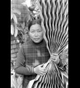 Laurence Cuneo, Ruth Asawa holding a paperfold, c1970s. Gelatin silver print, 9 13/16 × 7 5/16 in (24.9 × 18.6 cm). Courtesy of the Department of Special Collections, Stanford University Libraries. Photograph © Laurence Cuneo. Artwork © 2023 Ruth Asawa Lanier, Inc. / Artist Rights Society (ARS), New York. Courtesy David Zwirner.