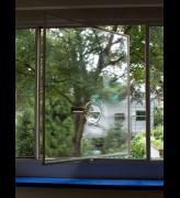 Anri Sala. No Window No Cry (Le Corbusier, Maison-atelier Lipschitz, Boulogne), 2011. Boîte à musique, verre, cadre de fenêtre en bois, 135 × 108 × 10 cm. Courtesy: Galerie Chantal Crousel, Paris. Photograph: Juliana Santacruz.