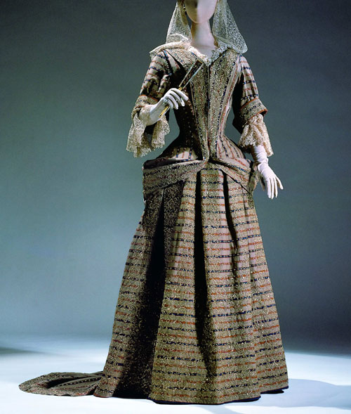 Mantua. British, late 17th century. Wool, metal thread. Courtesy of The Metropolitan Museum of Art, Rogers Fund, 1933, 33.54a,b.