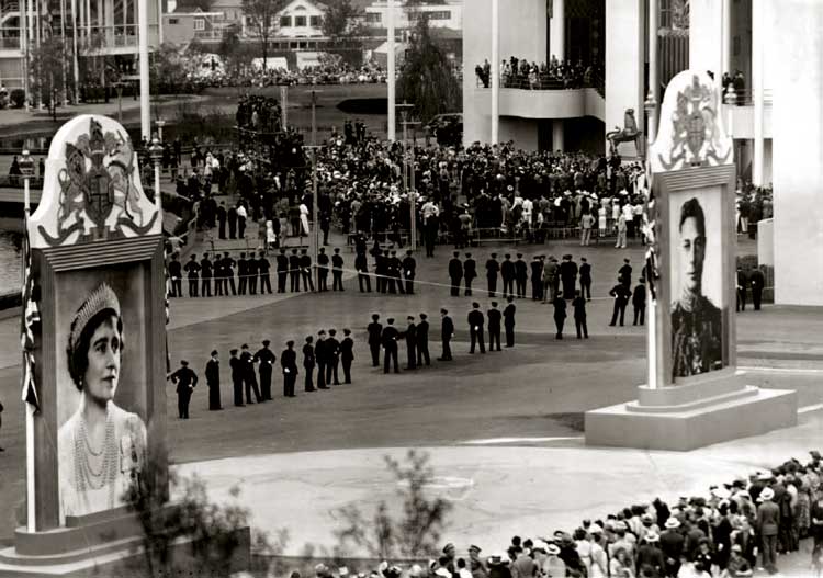 Huge portraits of Queen Elizabeth and King George VI and large crowds greeted the royal couple when they visited the British Pavilion on 10 June 1939.