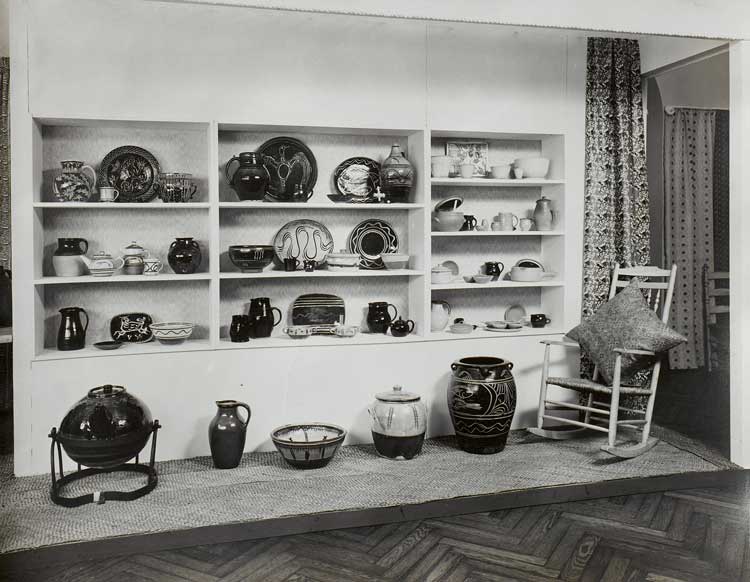 Ceramics displayed in the Exhibition of Modern British Crafts in the Metropolitan Museum of Art, New York. Photo © 2023 British Council Collection.