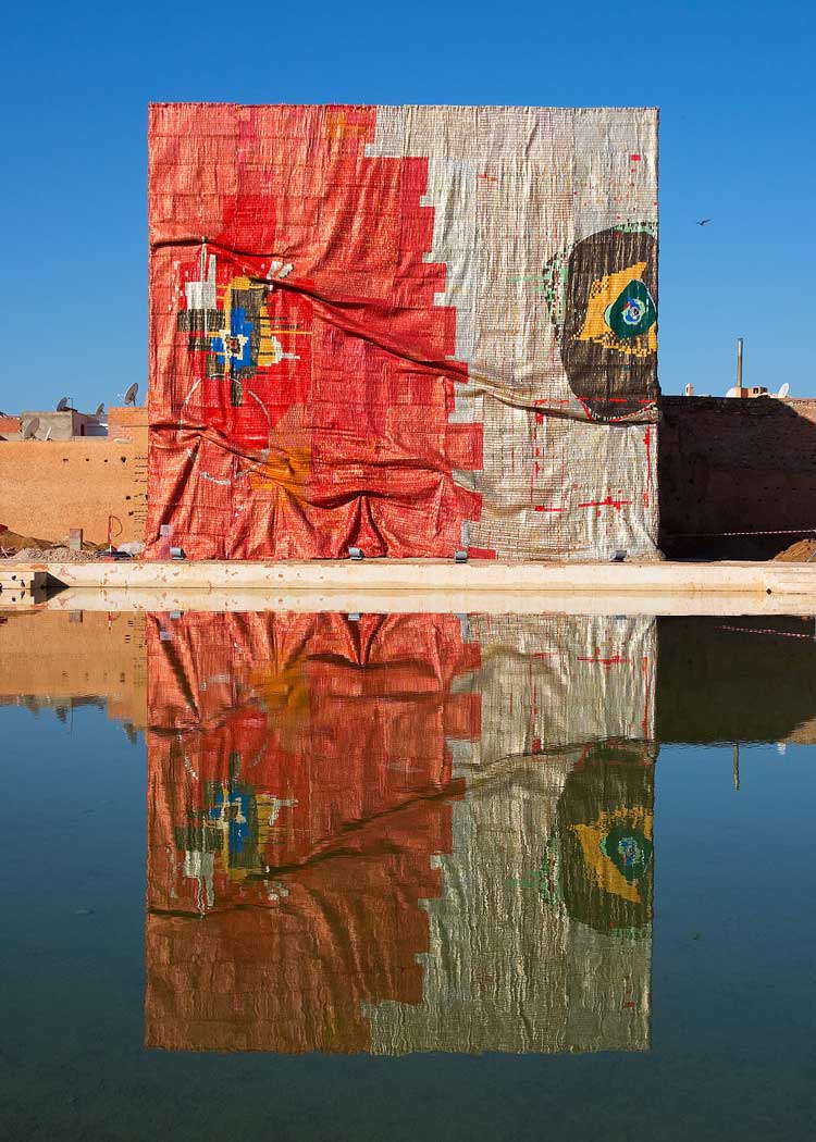 El Anatsui, Kindred Viewpoints, 2016. Aluminium and copper wire, 1680 x 2140 cm. Image courtesy Marrakech Biennale 6, NOT NEW NOW. Photo © Jens Martin.