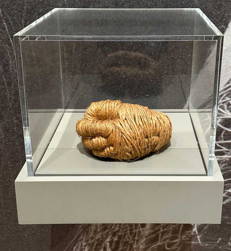 Magdalena Abakanowicz, Hand, 1975. Sisal. Installation view, Tate Modern, 2022. Photo: Martin Kennedy.