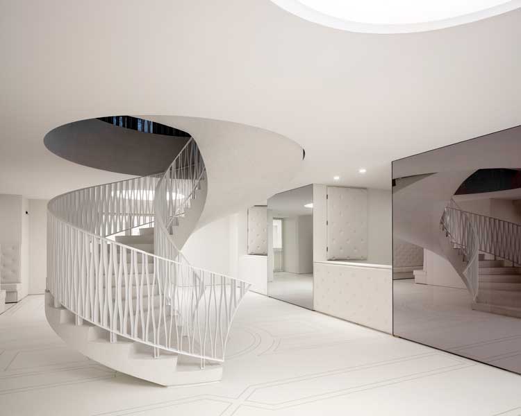 Lower ground floor mainstreet entrance. Photo: © Karin Borghouts.