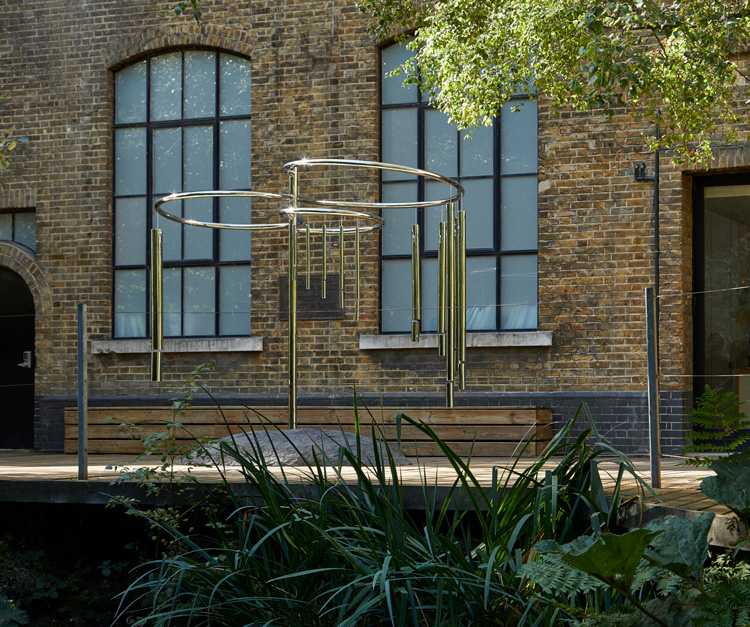 Doug Aitken. Slow Wave, 2019. Installation view Victoria Miro, Wharf Road, London. Chrome-plated aluminium, steel frame, resin, rubber, stone 256.5 x 278.1 x 153.4 cm (101 x 109 1/2 x 60 3/8 in). © Doug Aitken. Courtesy Victoria Miro.
