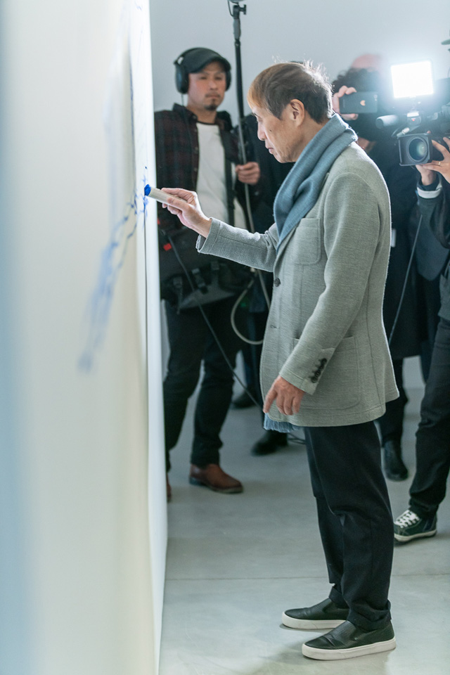 Tadao Ando drawing at the opening of his exhibition Emaki Drawings at Château La Coste, Provence, France.