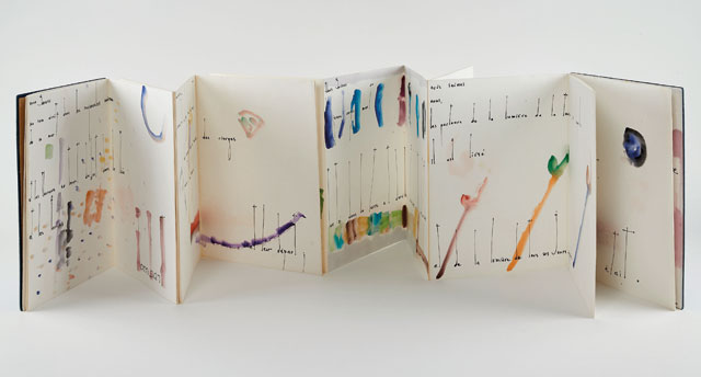 Etel Adnan. Wendell Berry, 1963. Folded leporello book, 29.8 x 532.8 cm. Courtesy the artist and Sfeir-Semler Gallery, Hamburg / Beirut. Photo: Volker Renner, Hamburg.