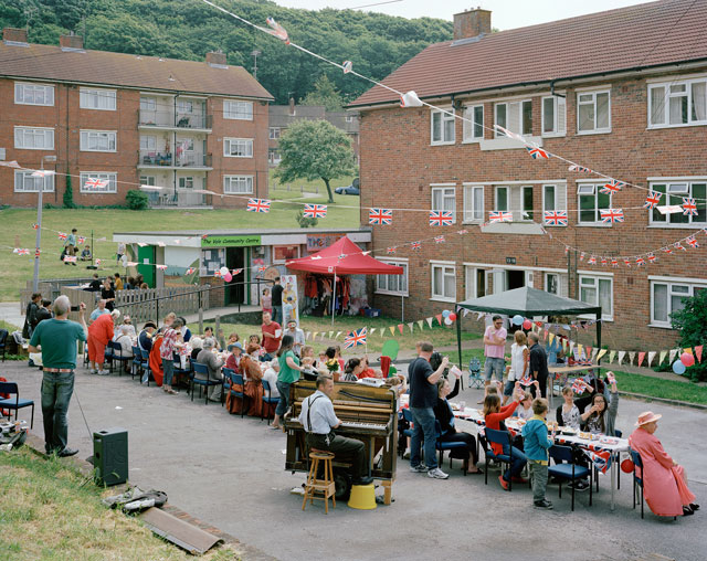 Simon Roberts. Diamond Jubilee Celebration, Craven Vale Estate, Brighton, East Sussex, 2 June 2012. Fujicolour crystal archive print. © the artist.