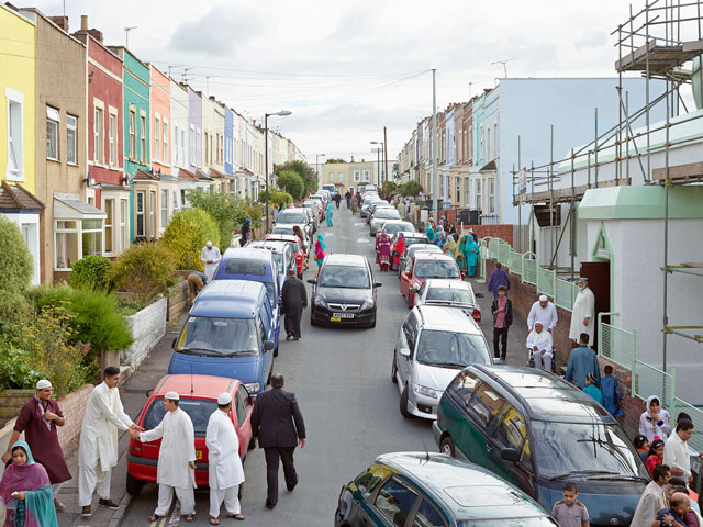 Simon Roberts. Eid al-Fitr Celebrations, Jamia Mosque, Green Street, Bristol, 8 August 2013. Fujicolour crystal archive print. © the artist.