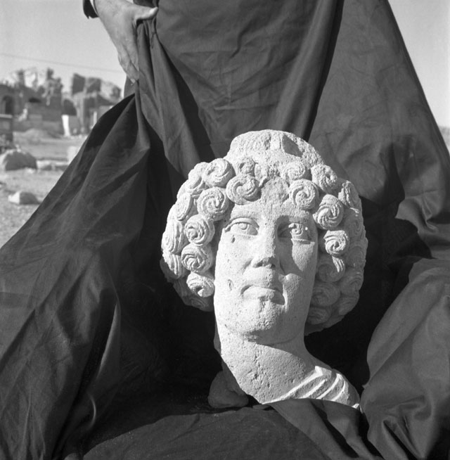 Latif Al Ani. Stolen head that was not retrieved, Hatra, c1960s. B+W digital print on Hahnemühle Baryta Fine Art paper, 25 x 25 cm. © The artist and the Arab Image Foundation, Courtesy the Ruya Foundation.