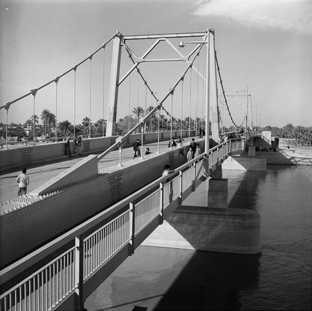 Latif Al Ani. Al Malak, Baghdad, 1964. B+W digital print on Hahnemühle Baryta Fine Art paper, 25 x 25 cm. © The artist and the Arab Image Foundation, Courtesy the Ruya Foundation.