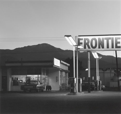 Robert Adams. Pikes Peak, Colorado Springs, Colorado, 1969. 14.5 x 15 cm. Yale University Art Gallery. © Robert Adams. Courtesy Fraenkel Gallery, San Francisco and Matthew Marks Gallery, New York.