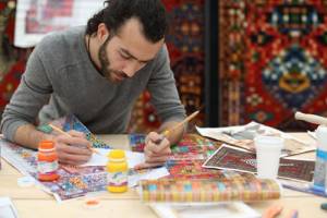 Faig Ahmed working in his studio in Baku, Azerbaijan. Image courtesy of the artist and Cuadro Gallery.