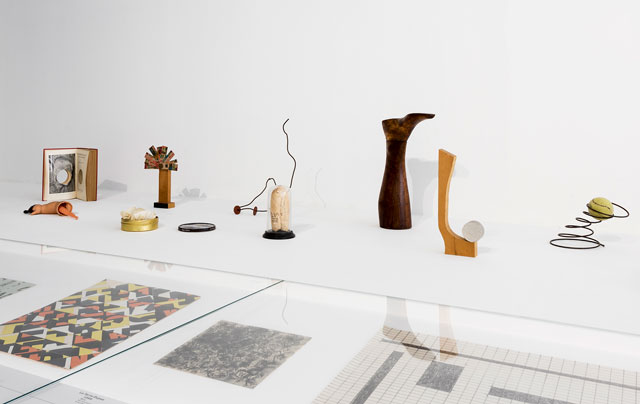 Carl Andre: Sculpture as Place, 1958–2010, exhibition view, Musée d’Art moderne de la Ville de Paris. © Pierre Antoine.