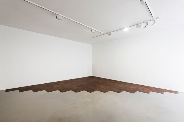 Carl Andre: Sculpture as Place, 1958–2010, exhibition view, Musée d’Art moderne de la Ville de Paris. © Pierre Antoine.