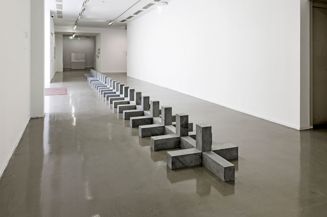 Carl Andre: Sculpture as Place, 1958–2010, exhibition view, Musée d’Art moderne de la Ville de Paris. © Pierre Antoine.