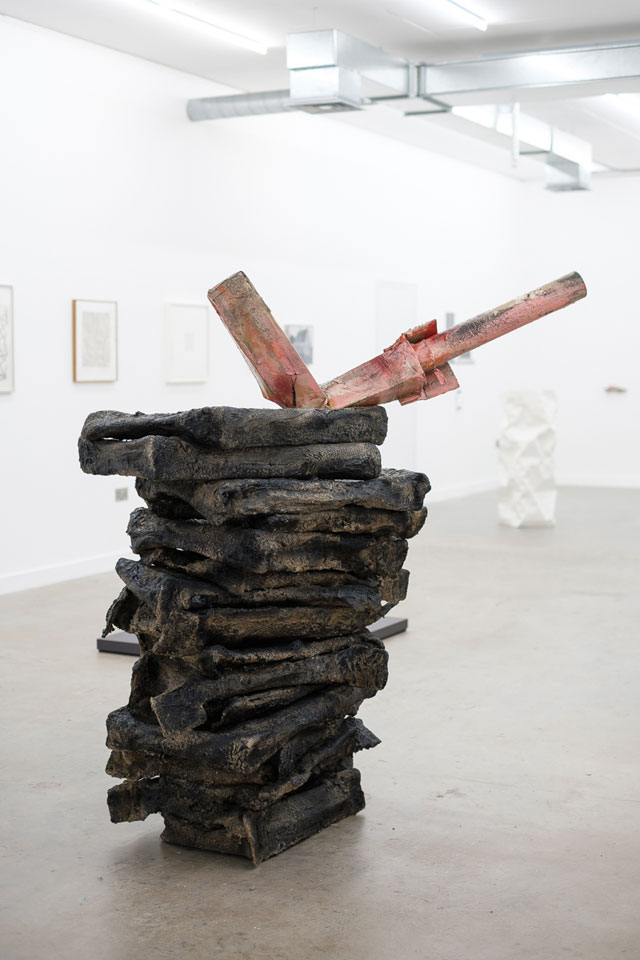 Phyllida Barlow. Untitled: stackboxtube2015, 2015, Cardboard, plywood, scrim, cement, plaster, tape, paint, spray paint, PVA, 174 x 80 x 105 cm. Photograph: Alex Delfanne.
Courtesy of the Artist and Hauser & Wirth.