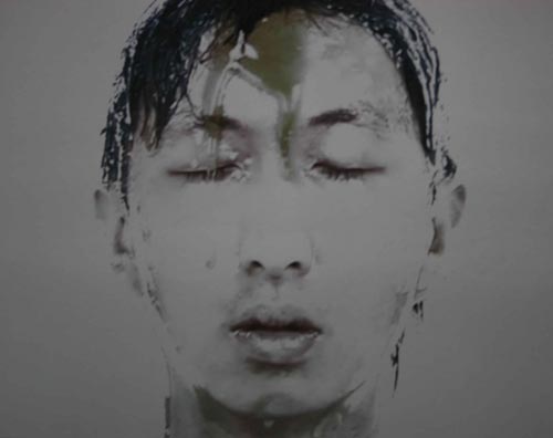 Owen Leong. <em>Second Skin</em> 2004 (digital video).
