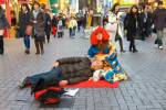 Ayakamay. Mimikaki, 2013. Street performance in Shinjyuku, Tokyo, Japan. Courtesy of the artist.