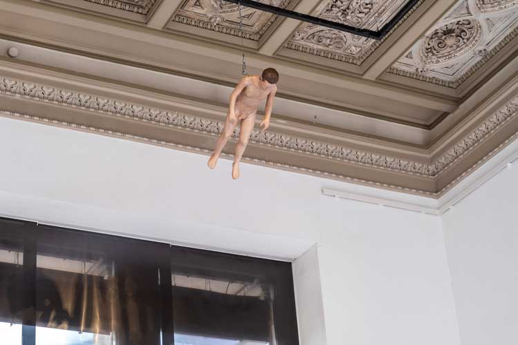 Lee Bul. Thaw (Takaki Masao) II, 2007/2017. FRP, fibreglass, leather, acrylic paint, 36 x 27.5 x 85 cm. Installation view of Lee Bul: Crash, Gropius Bau, 2018. © Lee Bul. Photo: Mathias Völzke. Courtesy of Gropius Bau.