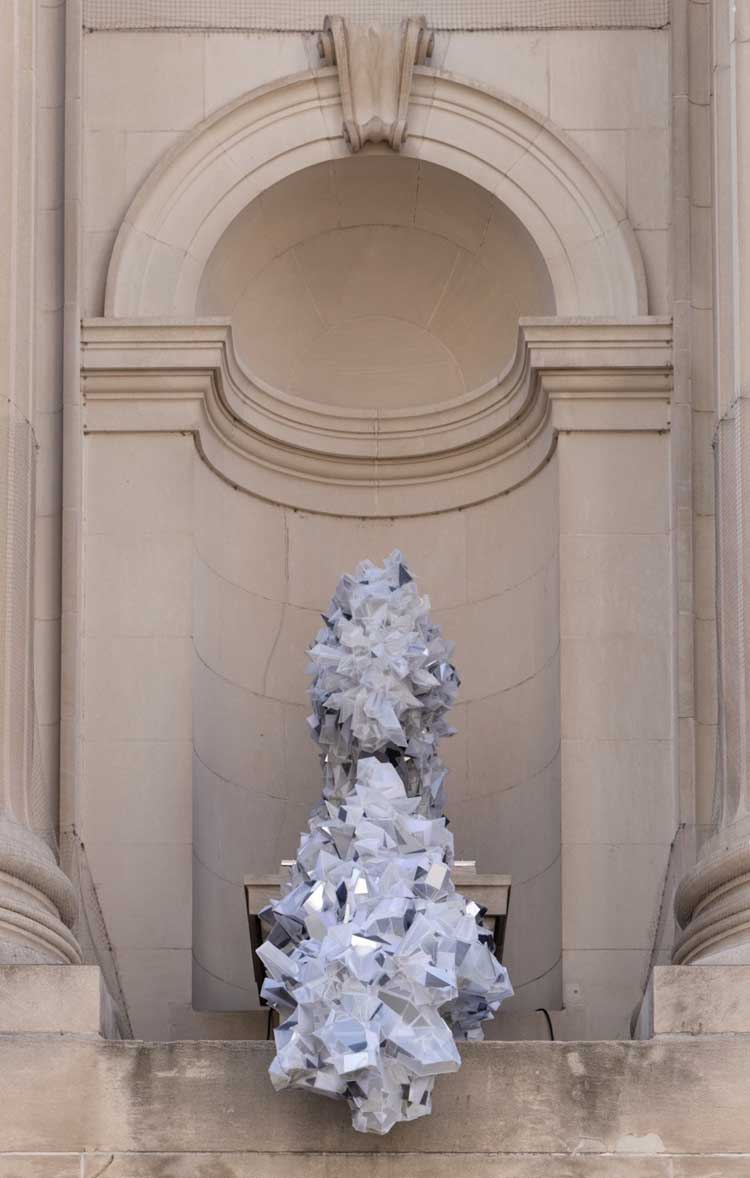 Lee Bul. Installation view, Long Tail Halo: The Secret Sharer II, 2024. Stainless steel, polycarbonate, acrylic, polyurethane. Courtesy the artist. Image: The Metropolitan Museum of Art, photo by Eugenia
Burnett Tinsley.