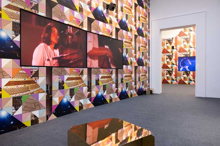 Sonia Boyce, Feeling Her Way, featuring performer Tanita Tikaram, 2022. Photo: Cristiano Corte © British Council.