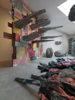 Installation view, Phyllida Barlow. Unscripted, Hauser & Wirth Somerset, 2024. © Phyllida Barlow Estate. Courtesy Phyllida Barlow Estate and Hauser & Wirth. Photo: Ken Adlard.