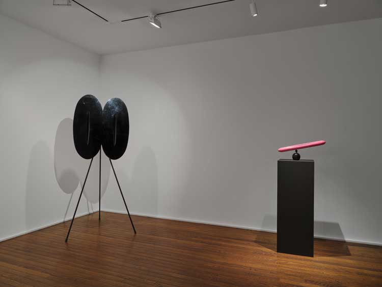 Lucio Fontana: Sculpture. Installation view, Hauser & Wirth New York 69th Street, 3 November 2022 – 4 February 2023. © Fondazione Lucio Fontana by SIAE 2022. Courtesy Fondazione Lucio Fontana, Milano and Hauser & Wirth. Photo: Thomas Barratt.