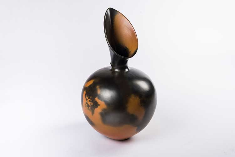Magdalene Odundo, Burnished jar with top flared on one side, red and black, 1984. © Magdalene A.N. Odundo/York Museums Trust. Courtesy of York Museums Trust (York Art Gallery).