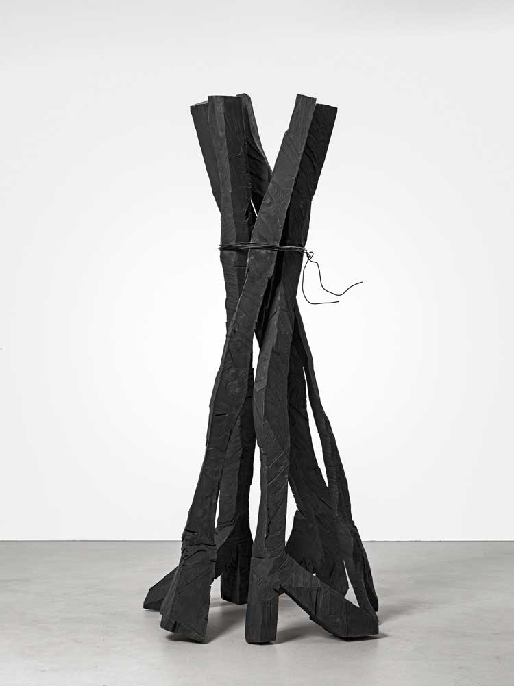 Zero Dom (Zero Dome), 2015. Patinated bronze, 301.5 x 163 x 151 cm. Private collection. © Georg Baselitz 2021. Photo: Jochen Littkemann, Berlin.