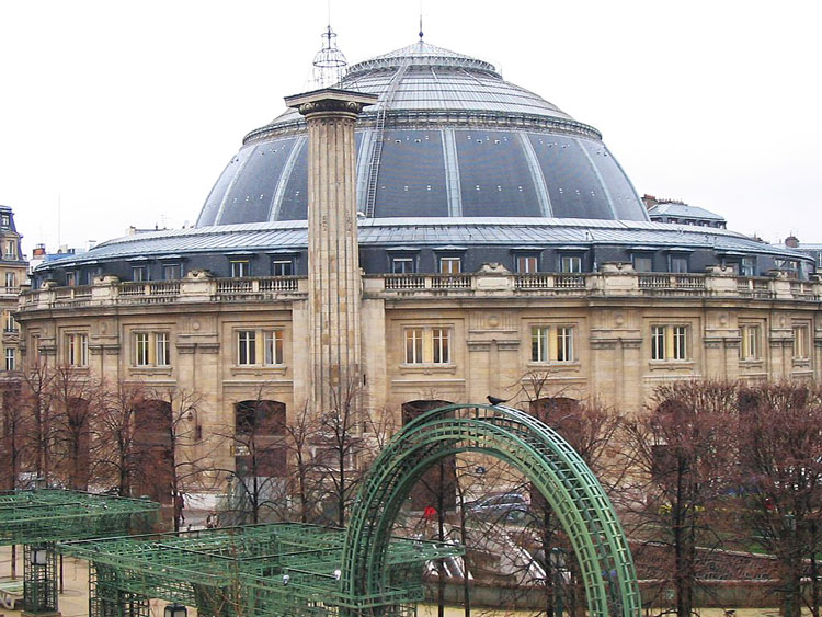 Bourse de Commerce (The metal and glass dome was installed in 1812 and renovated by Tadao Ando Architect & Associates, Niney and Marca Architects, Agency Pierre-Antoine Gatier), Paris. Photo: Indefini, Public domain, via Wikimedia Commons.