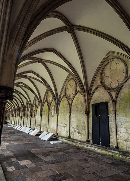 Eleanor Bartlett. Requiem, installation view, Salisbury Cathedral, 2017. © the artist.