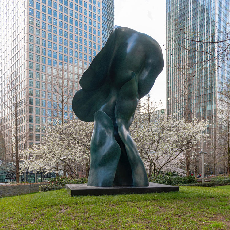 Helaine Blumenfeld, Ascent, 2007. Bronze, 335 x 200 x 165 cm. Photo © Henryk Hetflaisz.