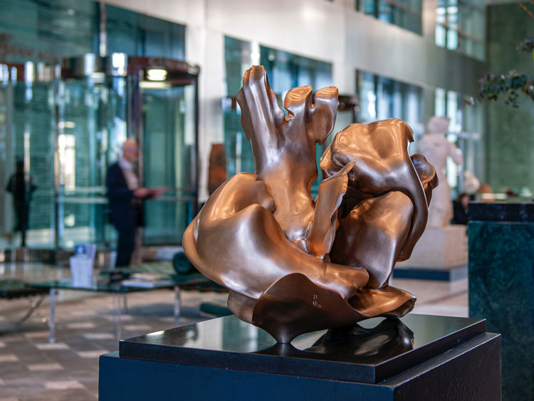 Helaine Blumenfeld, Exodus V, 2019. Bronze, 55 x 44 x 54 cm. Photo © Henryk Hetflaisz.