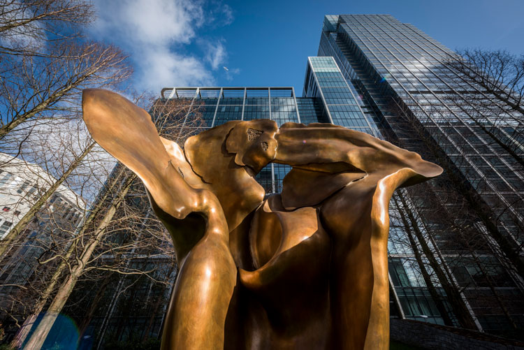 Helaine Blumenfeld, Fortuna, 2016. Bronze, 515 x 311 x 263 cm. Photo © Sean Pollock.