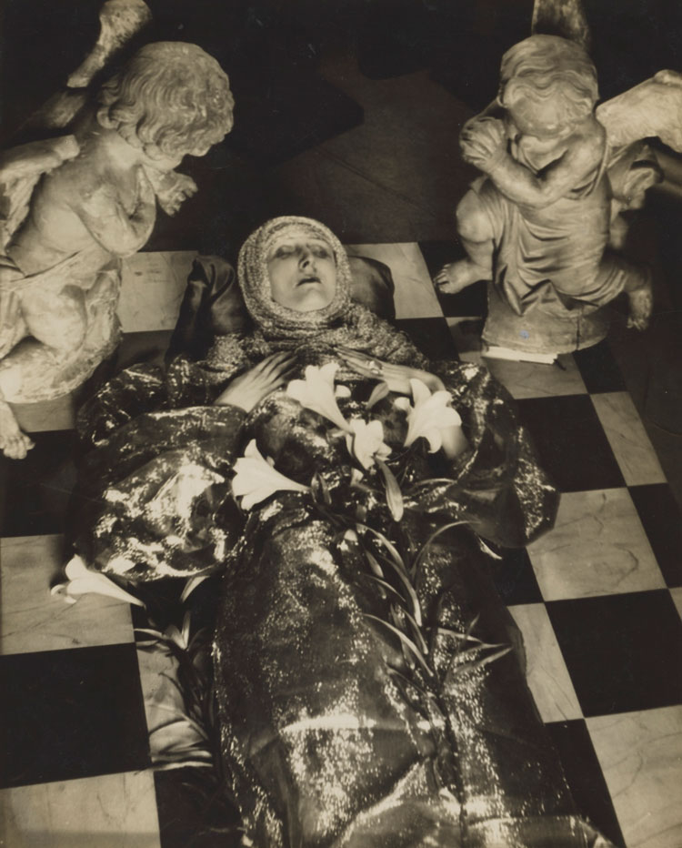 Edith Sitwell at Sussex Gardens by Cecil Beaton, 1926. © The Cecil Beaton Studio Archive.
