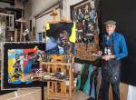 Maurice Burns in his studio. Photo © the artist.