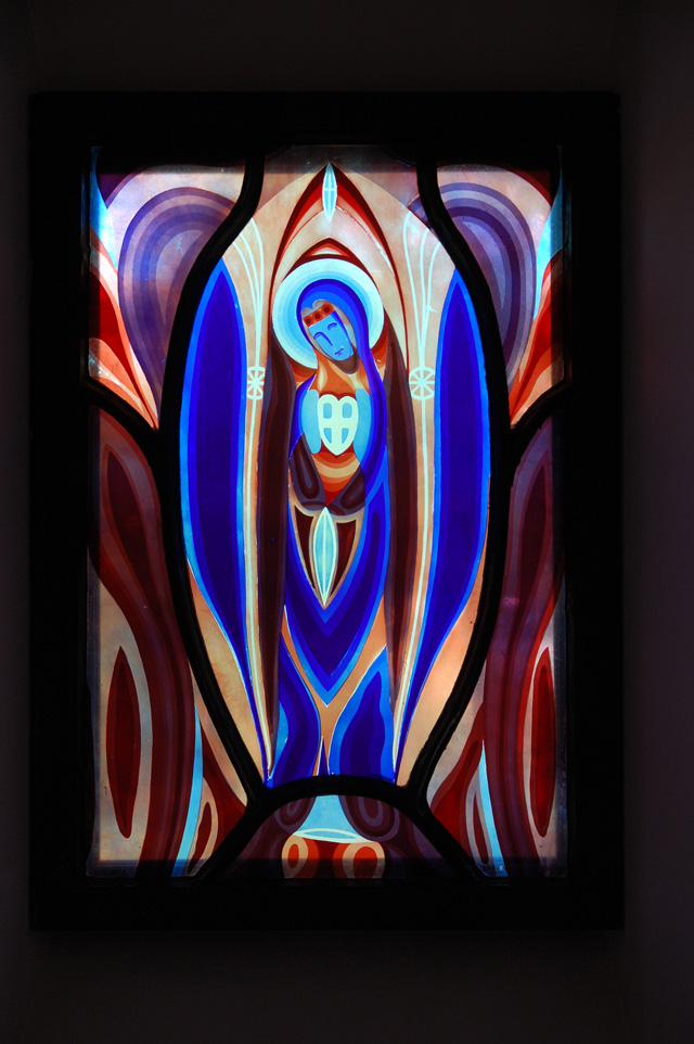 Lothar Schreyer, Tulip-Madonna, 1926. Stained glass, produced by Puhl & Wagner, Gottfried Heinersdorf, Berlin. Chapel of Rudolf Steiner Care, The Hague. Photo: Raphaëlstichting.