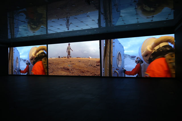 Janet Biggs, Weighing Life Without a Scale, 2018. Three-channel HD video installation with sound. Installation view at Museo de la Naturaleza y el Hombre. Courtesy of the artist, Cristin Tierney Gallery, New York, NY, Analix Forever, Geneva, Switzerland, and CONNERSMITH, Washington, DC. Photo: Robert Cmar.