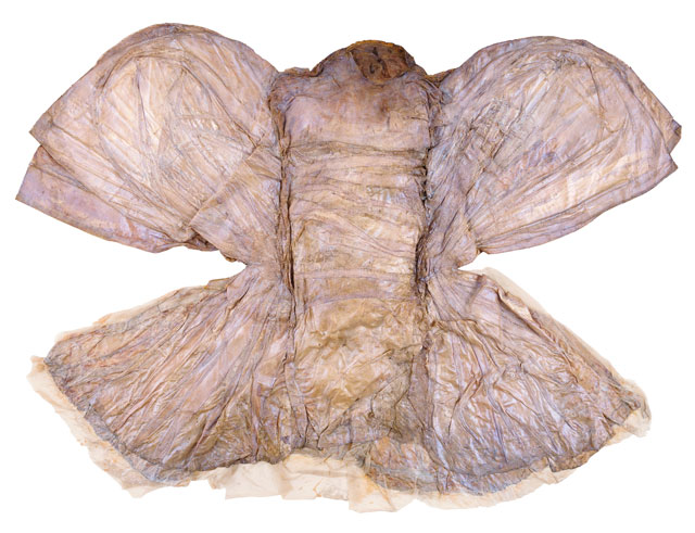 Heidi Bucher. Libellenkleid (Dragonfly costume object), 1976. Textile, latex and mother-of-pearl pigments, approx 246 x 295 x 15 cm (96¾ x 116¼ x 6 in). Estate of Heidi Bucher. Photo: Daniele Kehr.