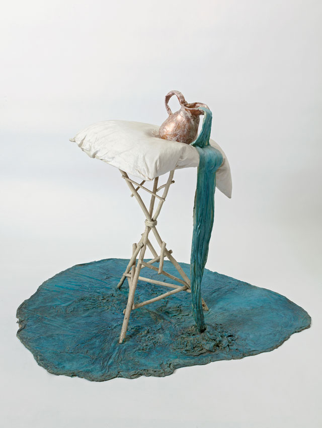 Heidi Bucher. Heute fliesst das Wasser aus dem Krug (The water flows out of the pitcher today), 1986. Textile, latex, wood, glue, colour and mother-of-pearl pigments, approx 100 x 117 x 123 cm (39¼ x 46 x 48½ in). Estate of Heidi Bucher. Photo: Daniele Kehr.