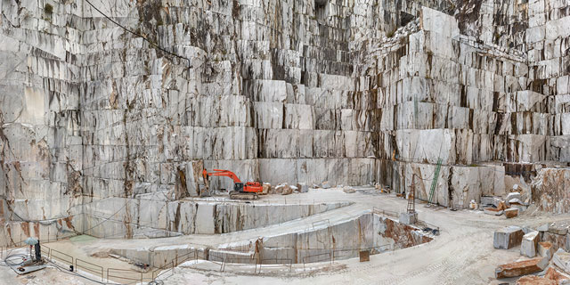 Edward Burtynsky. Carrara Marble Quarries, Cava di Canalgrande #2, Carrara, Italy 2016. © Edward Burtynsky, Courtesy Flowers Gallery, London and Metivier Gallery, Toronto.