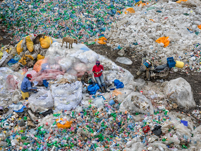 Edward Burtynsky. Dandora Landfill #3, Plastics Recycling, Nairobi, Kenya  2016. Courtesy Flowers Gallery, London and Metivier Gallery, Toronto.